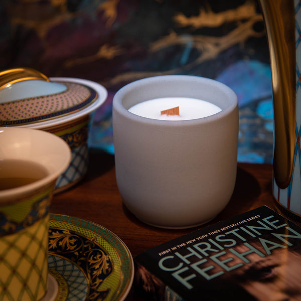 Arwa-arvo pile sívadet (May honor light your heart) Handmade Luxury Concrete Candle with Crackling Wood Wick
