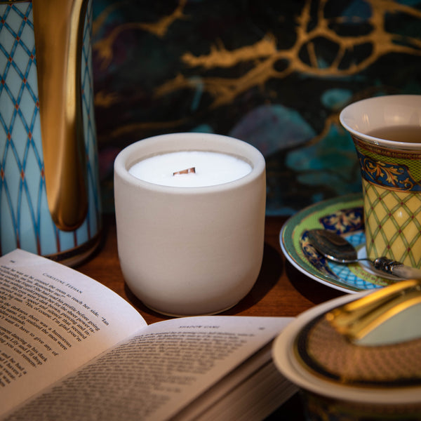 Arwa-arvo pile sívadet (May honor light your heart) Handmade Luxury Concrete Candle with Crackling Wood Wick